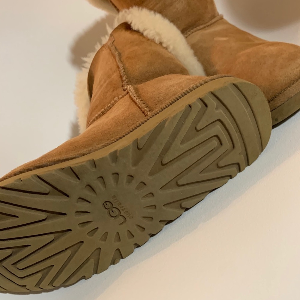 UGG Bailey Button - Picture 4 of 4